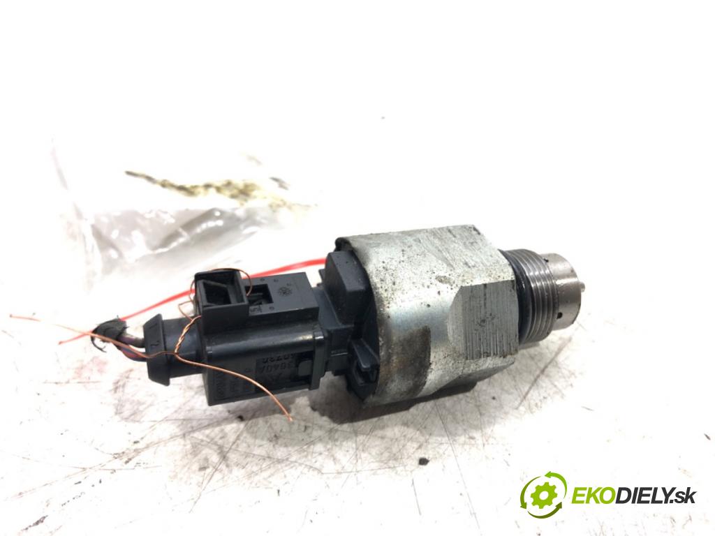 SKODA RAPID liftback 2014 66 kW 1.6 TDI 1598 snímač tlaku paliva  (Snímač)