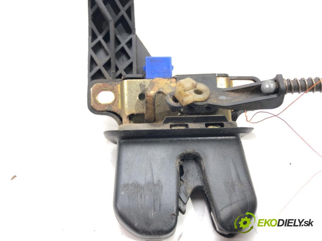 AUDI A4 B6 sedan 2001 96 kW 2.0 1984 zámok dverí zad 8E5827505A