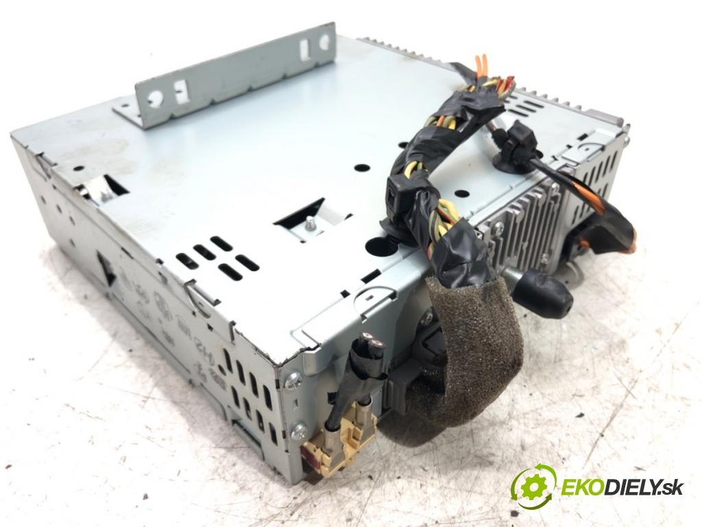 VOLVO V50 (545) 2003 - 2012    2.0 D 100 kW [136 KM] olej napędowy 2004 - 2010  RADIO 31215559 (Audio zariadenia)