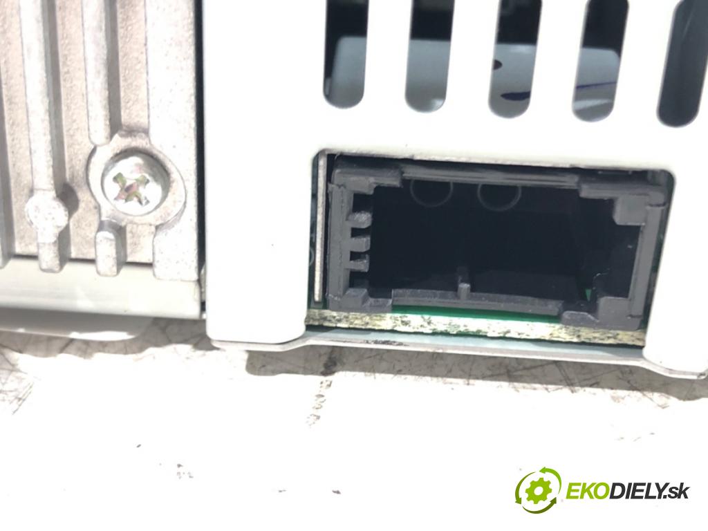 VOLVO V50 (545) 2003 - 2012    2.0 D 100 kW [136 KM] olej napędowy 2004 - 2010  RADIO 31215559 (Audio zariadenia)