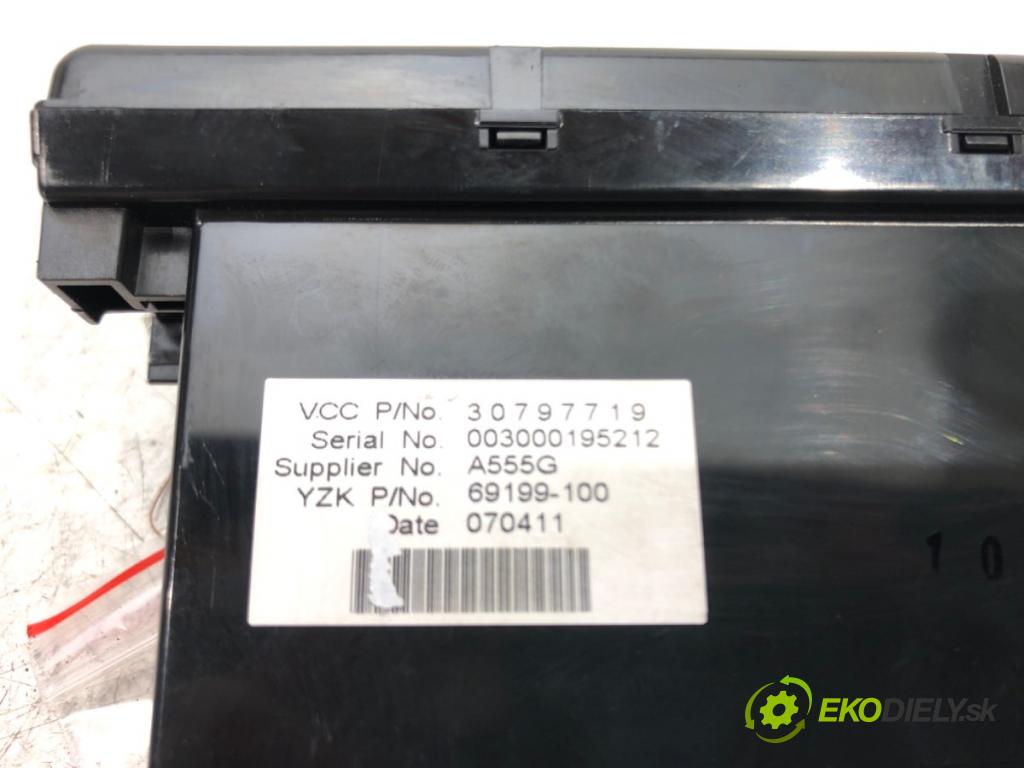 VOLVO V50 (545) 2003 - 2012    2.0 D 100 kW [136 KM] olej napędowy 2004 - 2010  Dislpej 30797719 (Prístrojové dosky, displeje)