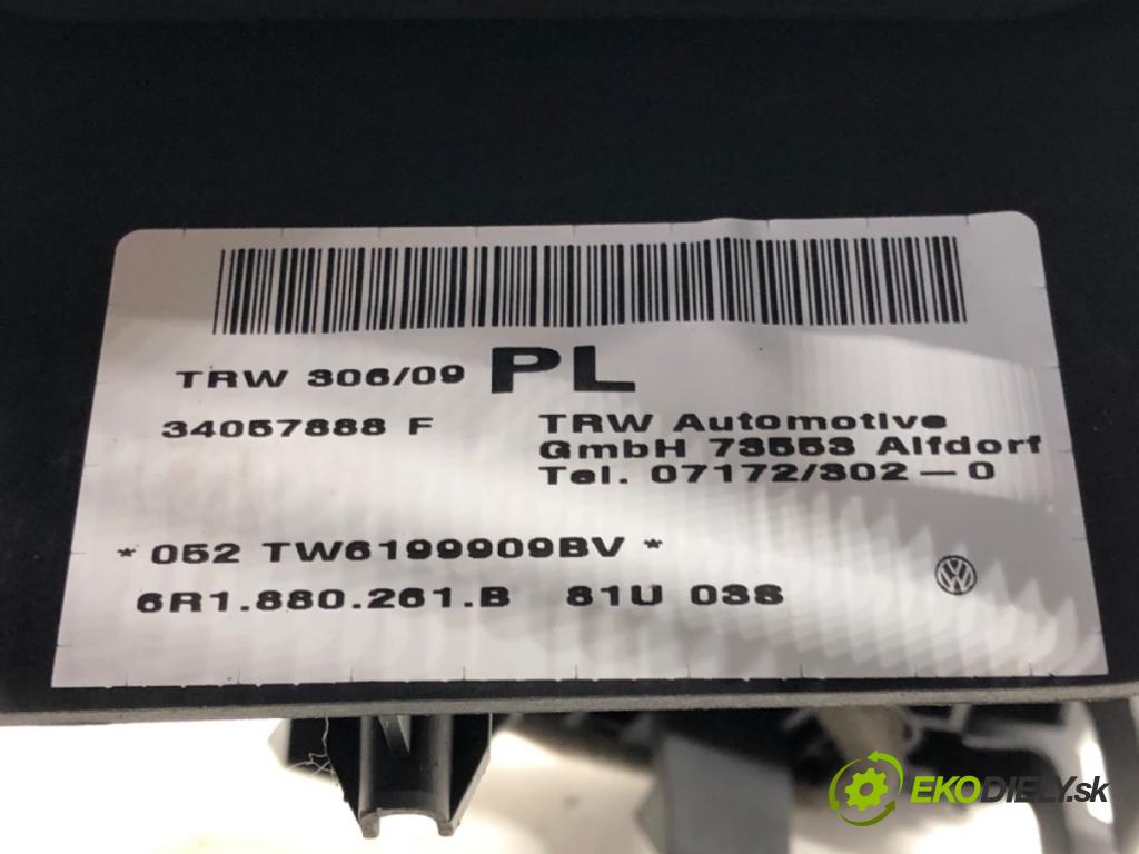 VW POLO V (6R1, 6C1) 2009 - 2022    1.4 (6R1) 63 kW [85 KM] benzyna 2009 - 2014  Kryt silentbloku spolujazdca 6R1880261B (Plasty, kryty, obaly interiéru)