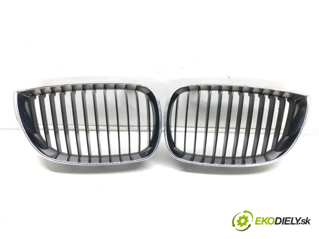 BMW 1 (E87) 2003 - 2013    118 d 90 kW [122 KM] olej napędowy 2004 - 2007  mřížka maska 7128614 7128613 (Mřížky (masky) chladičů)