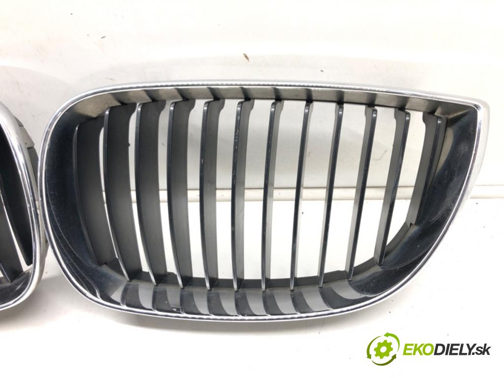 BMW 1 (E87) 2003 - 2013    118 d 90 kW [122 KM] olej napędowy 2004 - 2007  mřížka maska 7128614 7128613 (Mřížky (masky) chladičů)