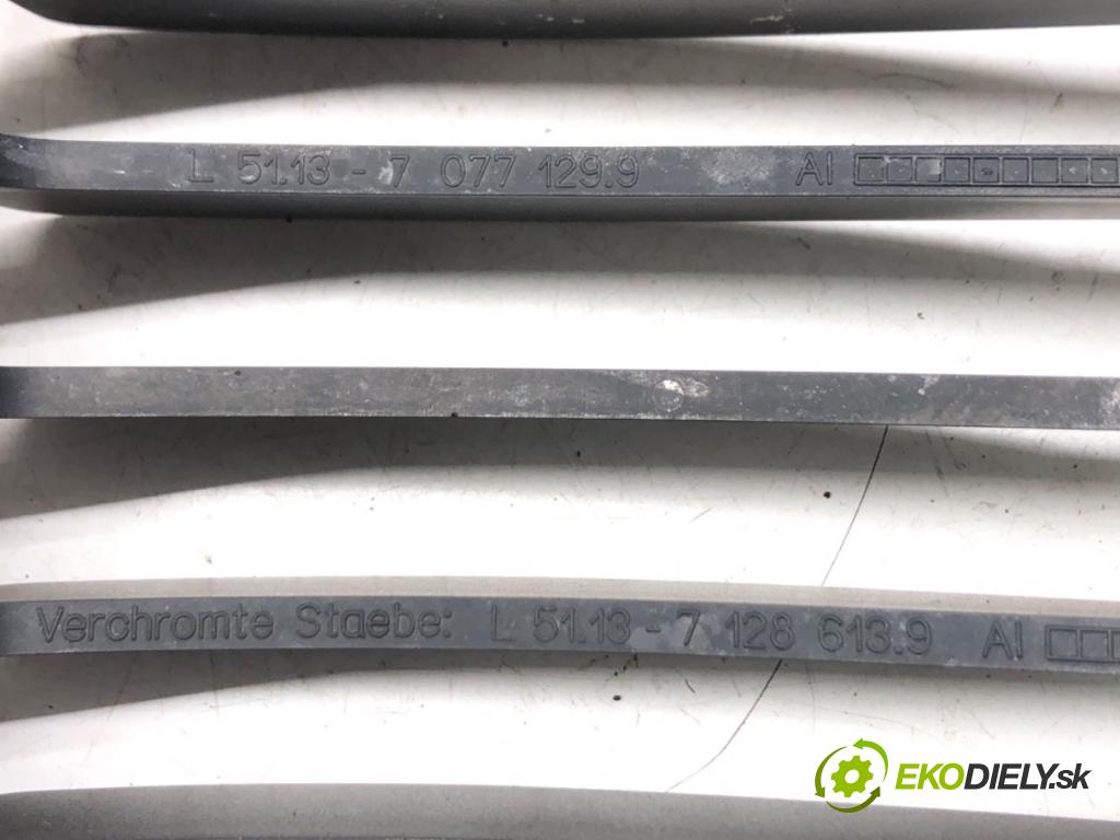 BMW 1 (E87) 2003 - 2013    118 d 90 kW [122 KM] olej napędowy 2004 - 2007  mřížka maska 7128614 7128613 (Mřížky (masky) chladičů)