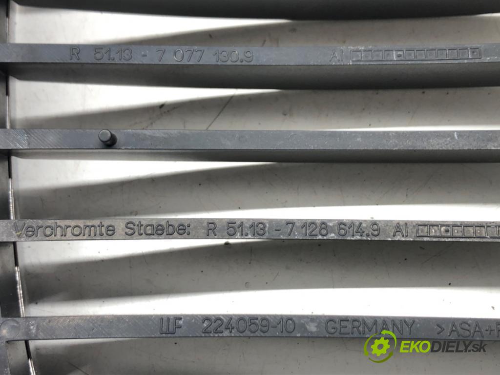 BMW 1 (E87) 2003 - 2013    118 d 90 kW [122 KM] olej napędowy 2004 - 2007  mřížka maska 7128614 7128613 (Mřížky (masky) chladičů)