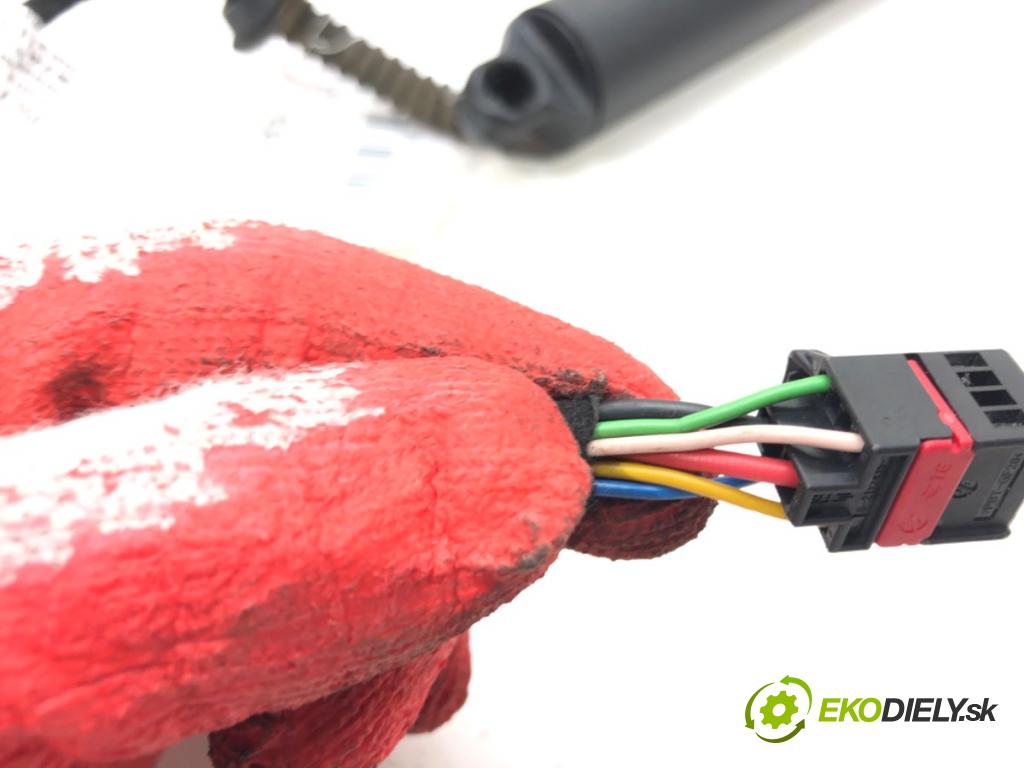 SKODA SUPERB III liftback 2015 110 kW 1.4 TSI 1395 Teleskop Teleskop dverí ľavy 3V0827851B