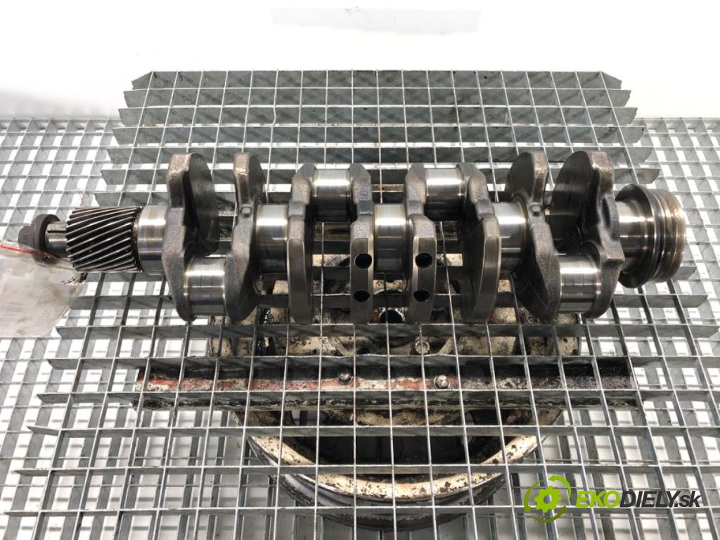 MITSUBISHI PAJERO III (V7_W, V6_W) 1999 - 2007    3.2 Di-D (V68W) 118 kW [160 KM] olej napędowy 2000  Kardaň, hriadeľ KLIKA: 4M41 (Ostatné)