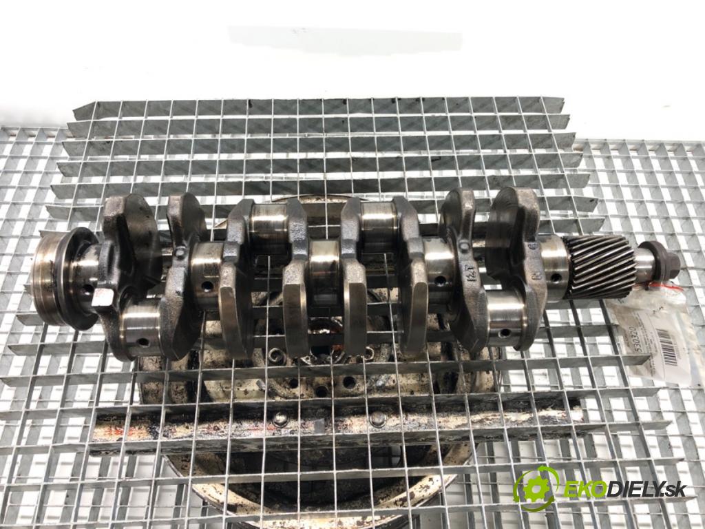 MITSUBISHI PAJERO III (V7_W, V6_W) 1999 - 2007    3.2 Di-D (V68W) 118 kW [160 KM] olej napędowy 2000  Kardaň, hriadeľ KLIKA: 4M41 (Ostatné)