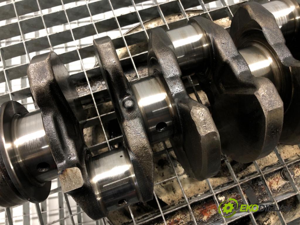 MITSUBISHI PAJERO III (V7_W, V6_W) 1999 - 2007    3.2 Di-D (V68W) 118 kW [160 KM] olej napędowy 2000  Kardaň, hriadeľ KLIKA: 4M41 (Ostatné)