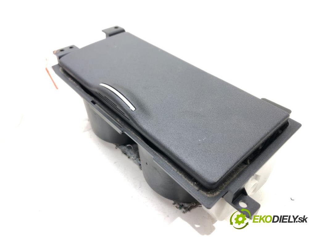 MITSUBISHI LANCER VIII (CY_A, CZ_A) 2007 - 2022    1.8 105 kW [143 KM] benzyna 2008 - 2022  Držiak na nápoje  (Úchyty, držiaky na nápoje)