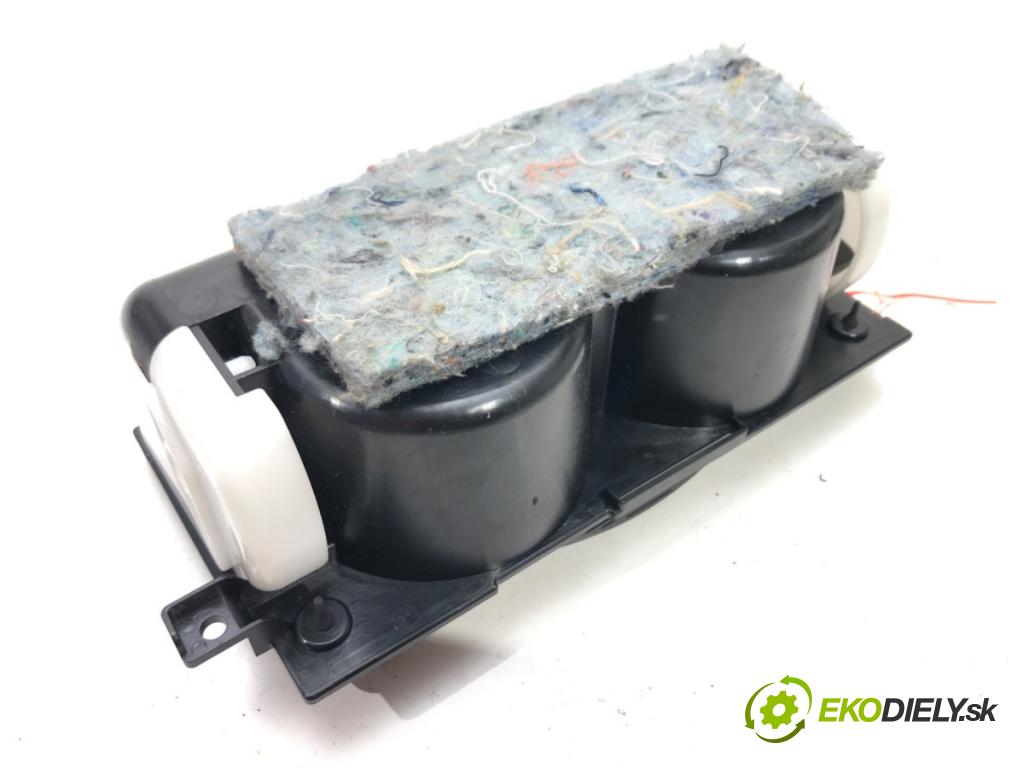 MITSUBISHI LANCER VIII (CY_A, CZ_A) 2007 - 2022    1.8 105 kW [143 KM] benzyna 2008 - 2022  Držiak na nápoje  (Úchyty, držiaky na nápoje)