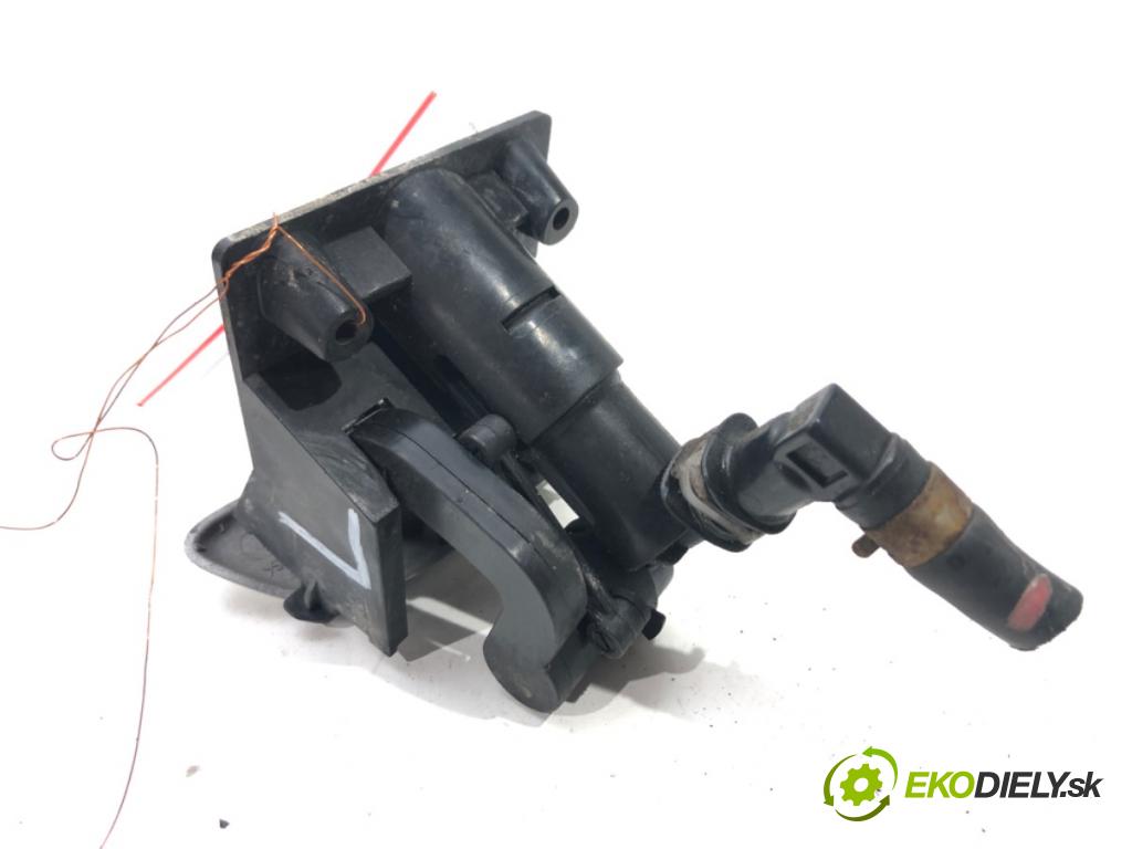 TOYOTA AURIS (_E15_) 2006 - 2012    1.6 (ZRE151_) 91 kW [124 KM] benzyna 2007 - 2012  ostrekovača svetla ľavy  (Motorčeky, čerpadlá ostrekovačov)