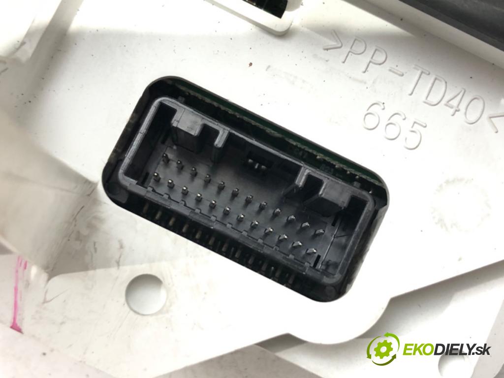 TOYOTA YARIS (_P9_) 2005 - 2014    1.0 VVT-i (KSP90_) 51 kW [69 KM] benzyna 2005 - 20  Prístrojovka 83800-0DJ00 (Prístrojové dosky, displeje)