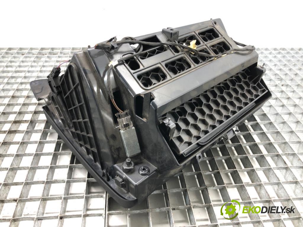 VW PASSAT B7 Variant (365) 2010 - 2015    2.0 TDI 103 kW [140 KM] olej napędowy 2010 - 2014  Priehradka, kastlík spolujazdca 3C1857114E (Priehradky, kastlíky)