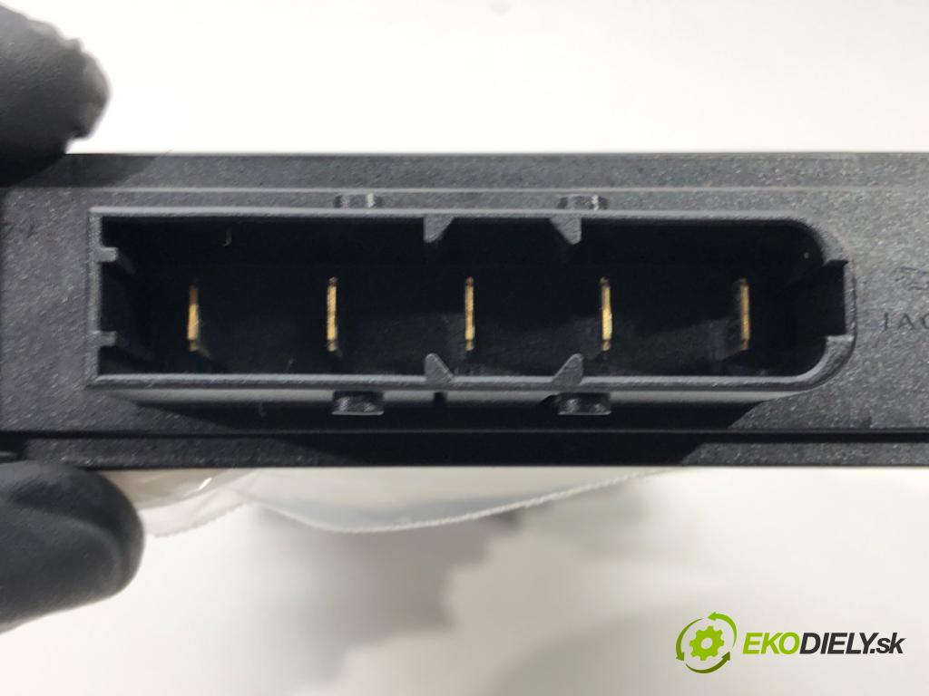 JAGUAR XE (X760) 2015 - 2022    2.0 D 132 kW [180 KM] olej napędowy 2015 - 2022  Výhrevné teleso, radiátor kúrenia elektrická MF013410-0861 (Radiátory kúrenia)