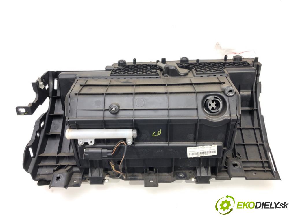 JAGUAR XE (X760) 2015 - 2022    2.0 D 132 kW [180 KM] olej napędowy 2015 - 2022  Priehradka, kastlík spolujazdca  (Priehradky, kastlíky)