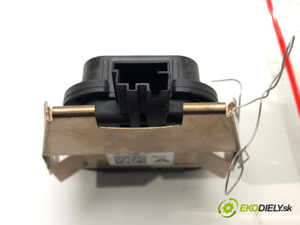 JAGUAR XE (X760) 2015 - 2022    2.0 D 132 kW [180 KM] olej napędowy 2015 - 2022  Snímač dažďa CPLA-17D547-AN (Snímače dažďa)