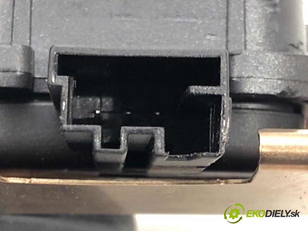 JAGUAR XE (X760) 2015 - 2022    2.0 D 132 kW [180 KM] olej napędowy 2015 - 2022  Snímač dažďa CPLA-17D547-AN (Snímače dažďa)