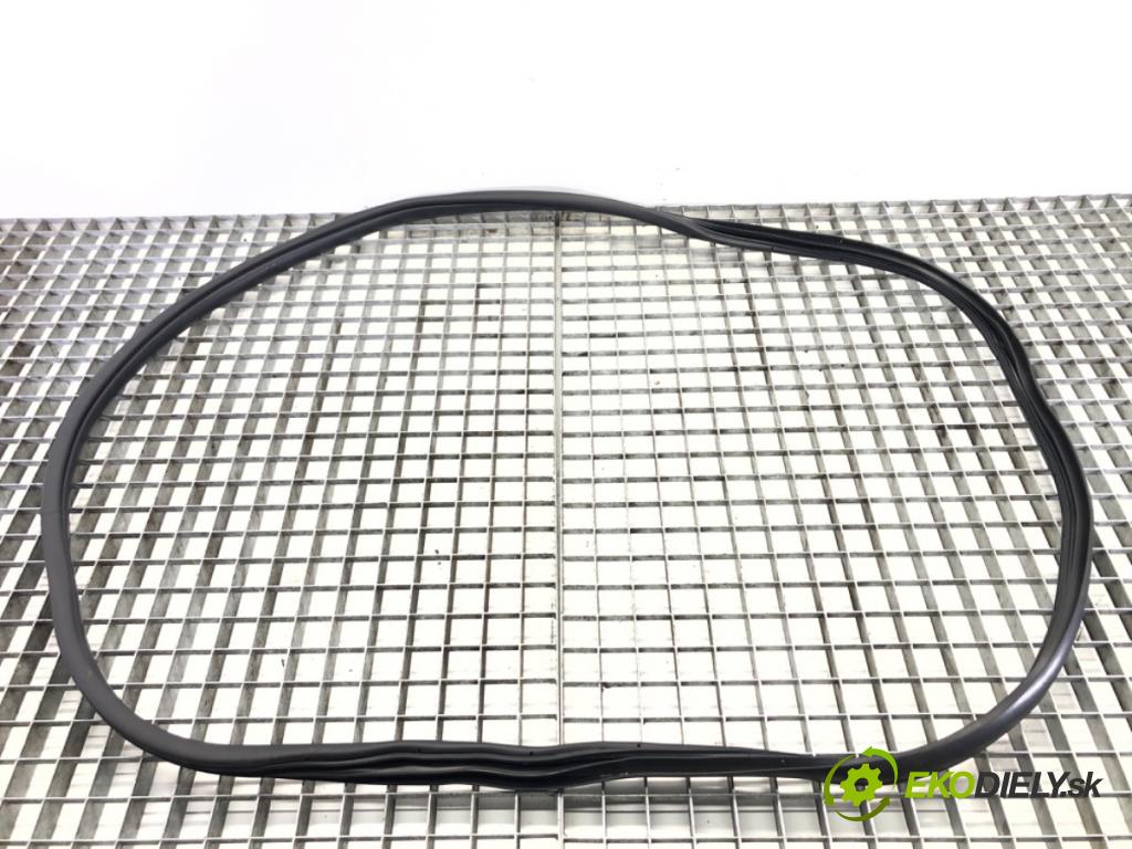 HYUNDAI i30 (PDE, PD, PDEN) 2016 - 2022    1.5 81 kW [110 KM] benzyna 2020 - 2022  těsnění dveře zadní část levá strana  (Ostatní)