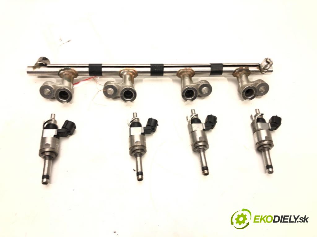 MAZDA 2 (DL, DJ) 2014 - 2022    1.5 SKYACTIV-G 66 kW [90 KM] benzyna 2014 - 2017  Lišta vstrekovacia P51313250 (Vstrekovacie lišty)