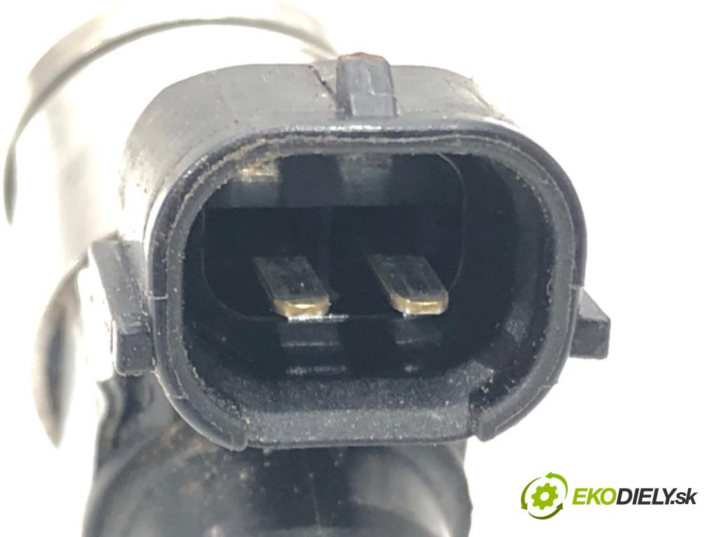 MAZDA 2 (DL, DJ) 2014 - 2022    1.5 SKYACTIV-G 66 kW [90 KM] benzyna 2014 - 2017  Lišta vstrekovacia P51313250 (Vstrekovacie lišty)