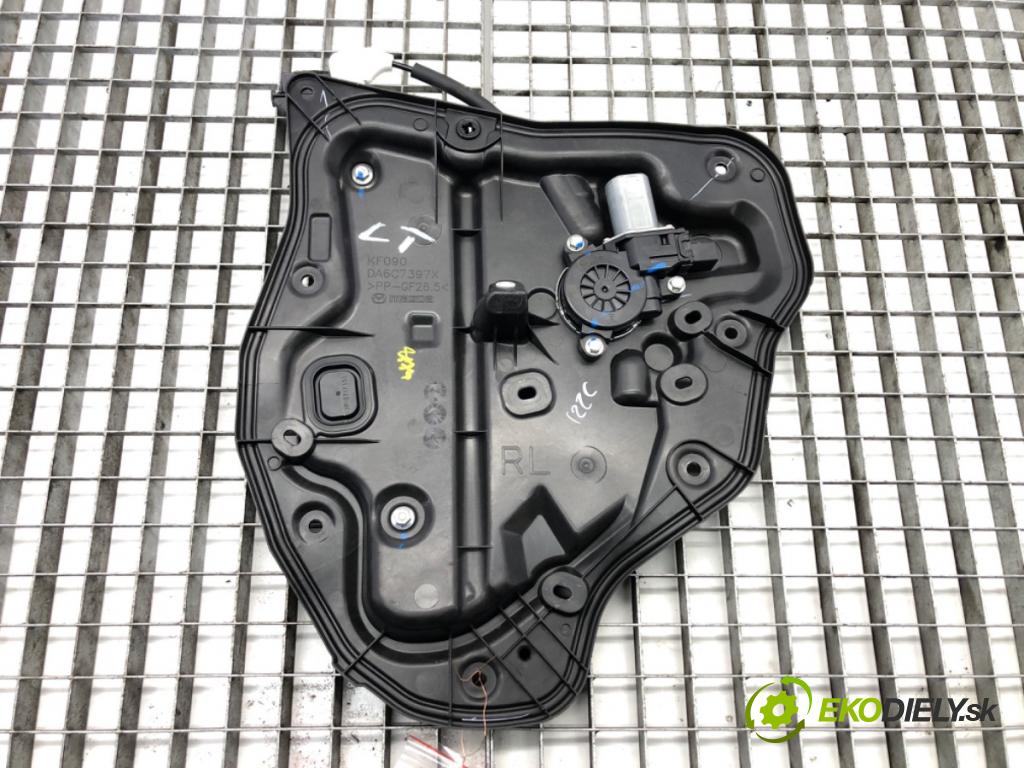 MAZDA 2 (DL, DJ) 2014 - 2022    1.5 SKYACTIV-G 66 kW [90 KM] benzyna 2014 - 2017  mechanismus okna levý zadní část DA6C7397X
