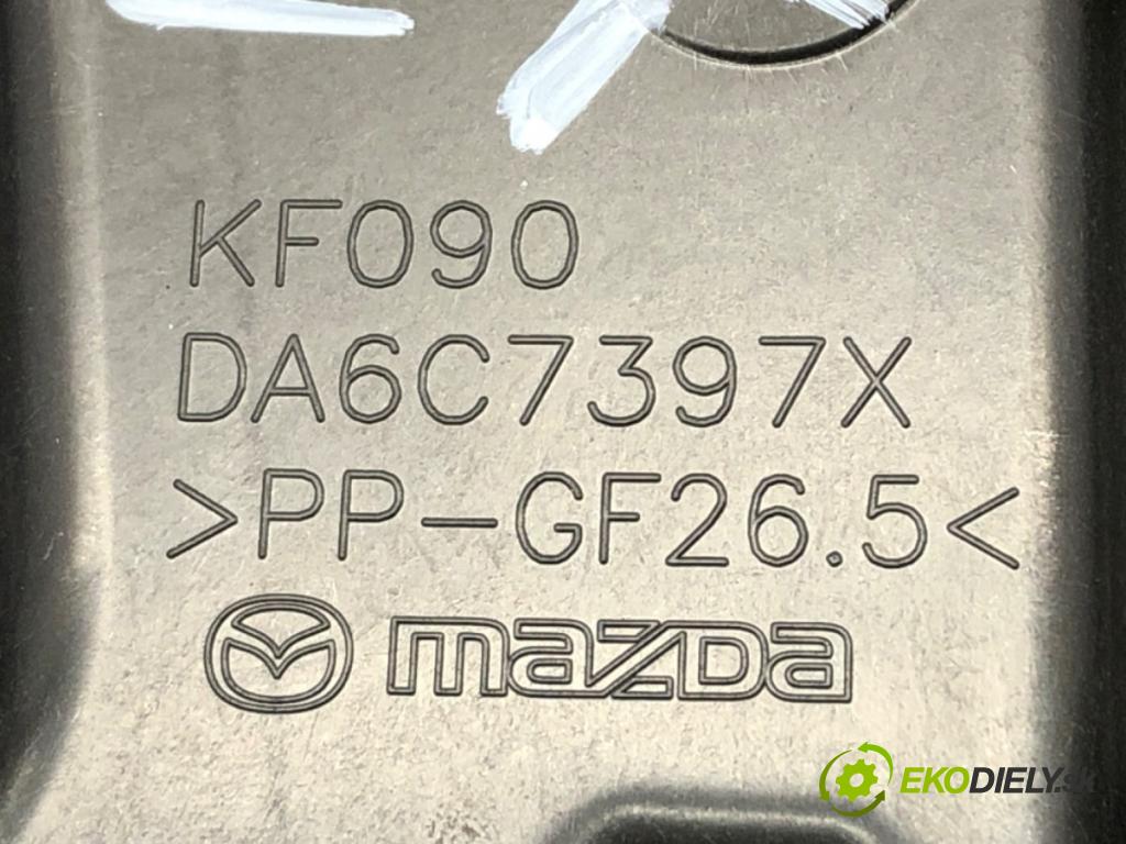 MAZDA 2 (DL, DJ) 2014 - 2022    1.5 SKYACTIV-G 66 kW [90 KM] benzyna 2014 - 2017  mechanismus okna levý zadní část DA6C7397X