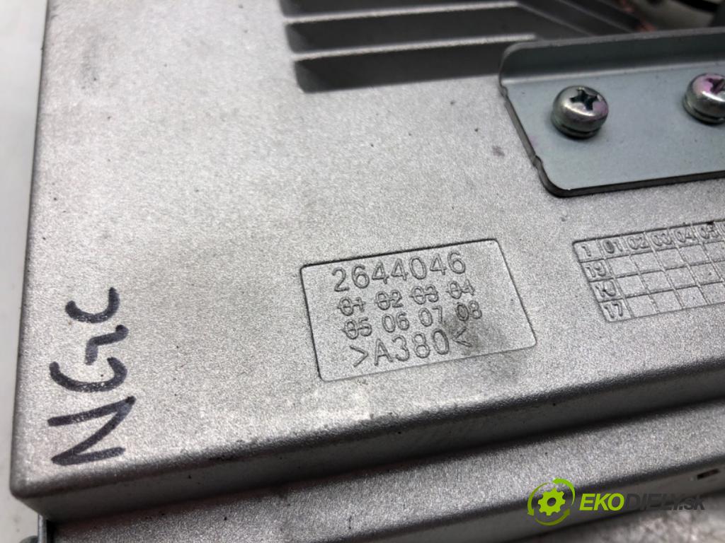 MAZDA 2 (DL, DJ) 2014 - 2022    1.5 SKYACTIV-G 66 kW [90 KM] benzyna 2014 - 2017  Dislpej D23N611J0B (Prístrojové dosky, displeje)