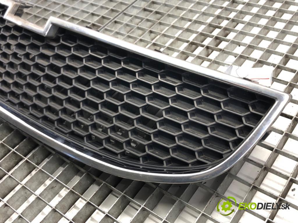 CHEVROLET ORLANDO (J309) 2010 - 2022    2.0 D 120 kW [163 KM] olej napędowy 2011 - 2022  mřížka maska 95032033 (Mřížky (masky) chladičů)