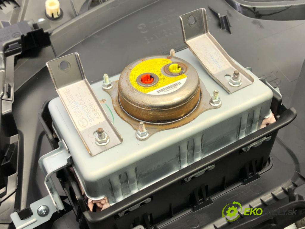 MAZDA 3 (BM, BN) 2013 - 2022    2.5 (BM543) 138 kW [188 KM] benzyna 2013 - 2022  Palubná doska  (Palubné dosky)