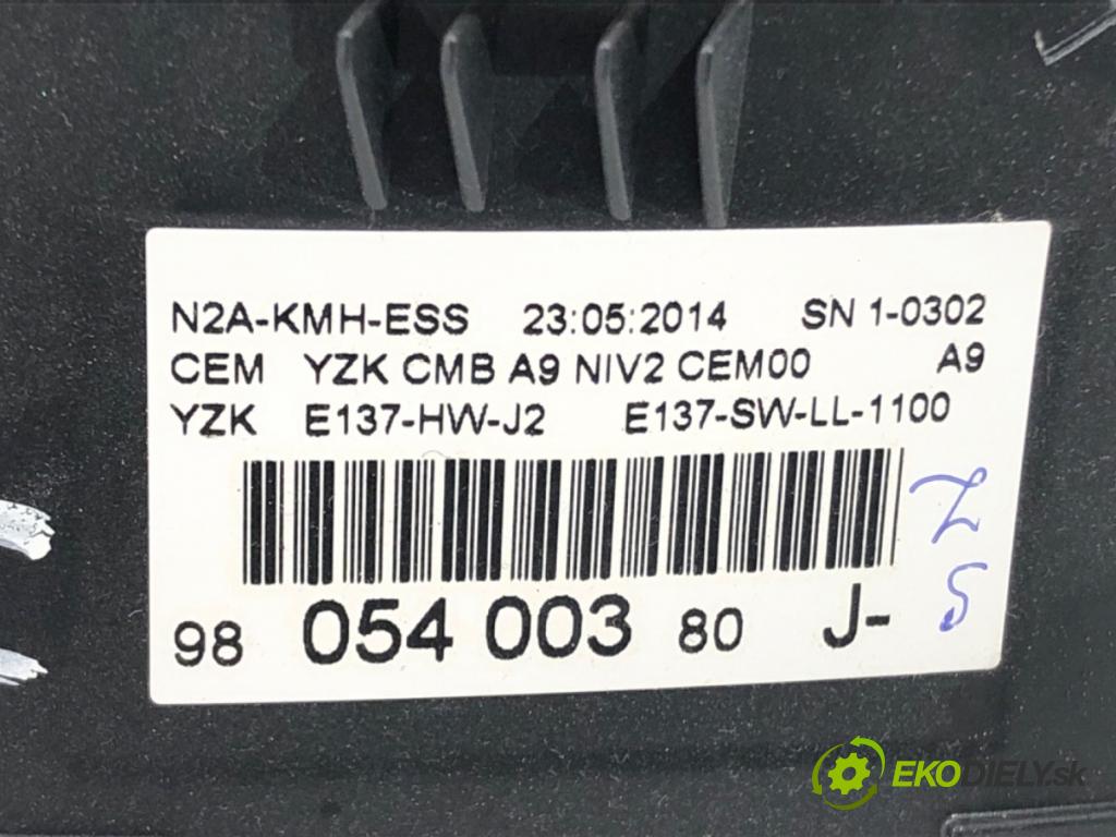 PEUGEOT 208 I (CA_, CC_) 2012 - 2022    1.2 VTI 82 60 kW [82 KM] benzyna 2012 - 2022  Prístrojovka 9805400380J (Prístrojové dosky, displeje)