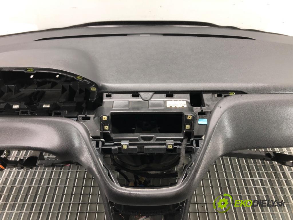 PEUGEOT 208 I (CA_, CC_) 2012 - 2022    1.2 VTI 82 60 kW [82 KM] benzyna 2012 - 2022  Palubná doska  (Palubné dosky)