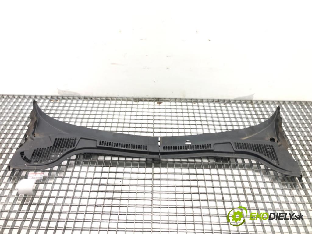SKODA SUPERB II Kombi (3T5) 2009 - 2015    2.0 TDI 103 kW [140 KM] olej napędowy 2009 - 2010  Torpédo, plast pod čelné okno 3T0819415A (Torpéda)