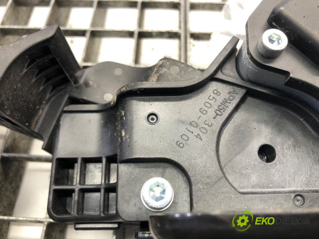 INFINITI Q50 2013 - 2022    2.0 T 155 kW [211 KM] benzyna 2014 - 2022  Potenciometer plynového pedálu APM50-304 (Pedále)