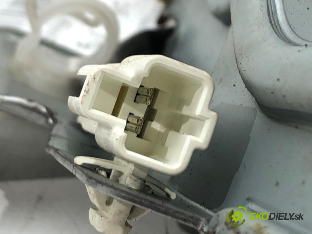 TOYOTA YARIS (_P1_) 1999 - 2005    1.0 (SCP10_) 50 kW [68 KM] benzyna 1999 - 2005  Motor stieračov zad 85130-52010