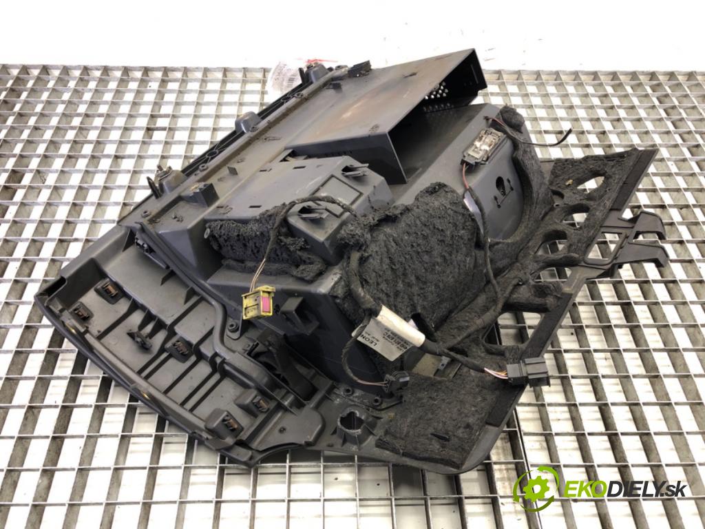 AUDI A8 D4 (4H2, 4H8, 4HC, 4HL) 2009 - 2018    4.2 FSI quattro 273 kW [371 KM] benzyna 2009 - 201  Priehradka, kastlík spolujazdca 4H1857096A (Priehradky, kastlíky)