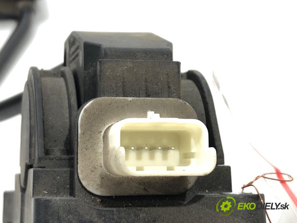 PEUGEOT 407 (6D_) 2004 - 2011    2.0 (6DRFNB, 6DRFNE) 100 kW [136 KM] benzyna 2004   Potenciometer plynového pedálu F00C3E2429 (Pedále)