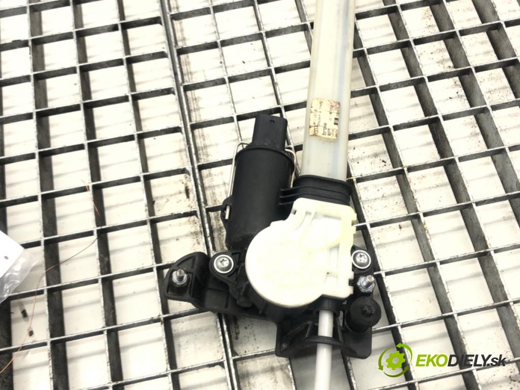 AUDI A8 D4 (4H2, 4H8, 4HC, 4HL) 2009 - 2018    4.2 FSI quattro 273 kW [371 KM] benzyna 2009 - 201  Roleta Dvere zad pravá  (Ostatné)