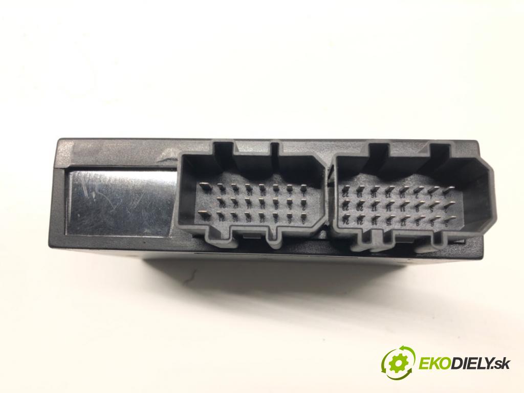 VW BORA I (1J2) 1998 - 2013    1.4 16V 55 kW [75 KM] benzyna 2000 - 2005  Modul komfortu 1C0962258J (Moduly komfortu)