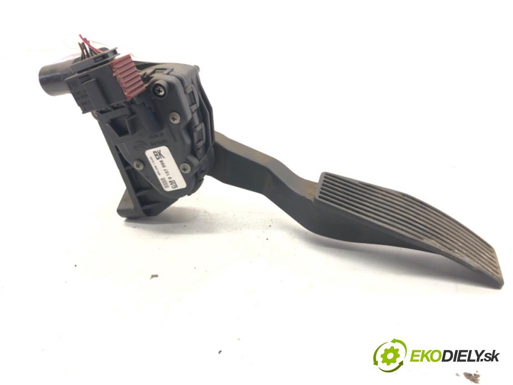 OPEL ASTRA G coupe (T98) 2000 - 2005    1.8 16V (F07) 92 kW [125 KM] benzyna 2000 - 2005  Potenciometer plynového pedálu 9157998BK (Pedále)