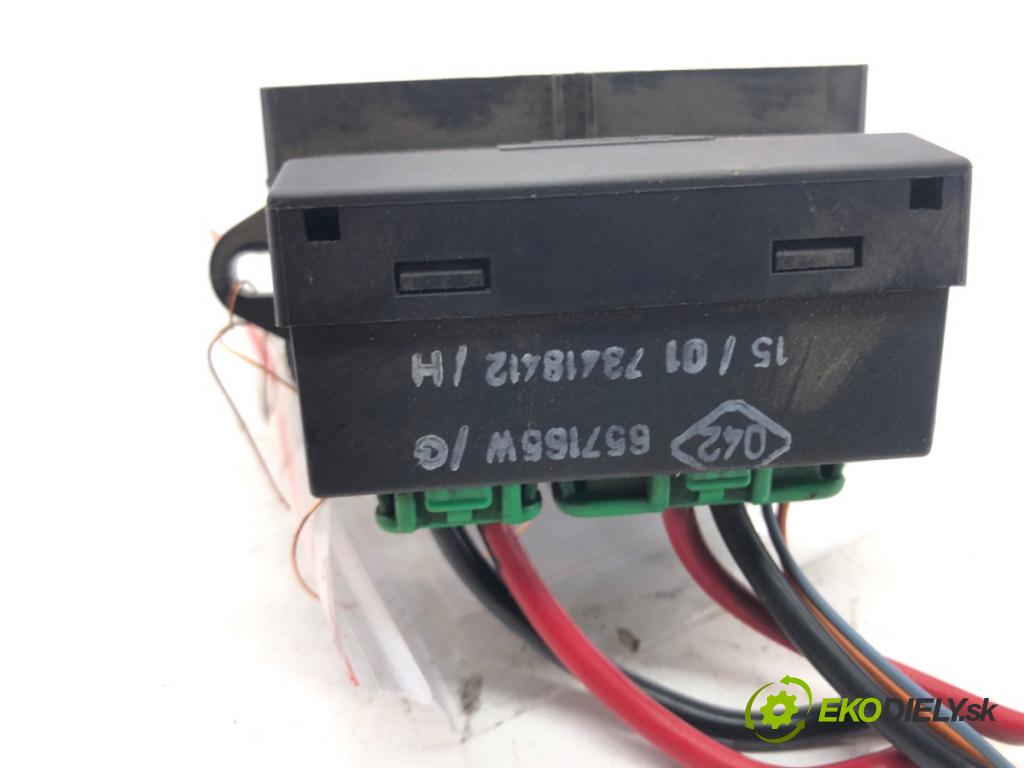 RENAULT SCÉNIC I nadwozie wielkoprzestrzenne (MPV) (JA0/1_, FA0_) 1999 - 2010    1.9 dCi RX4 75 kW [102 KM] olej napędowy 2000 - 20  Odpor, rezistor kúrenia vzduchu  (Odpory (rezistory) kúrenia)