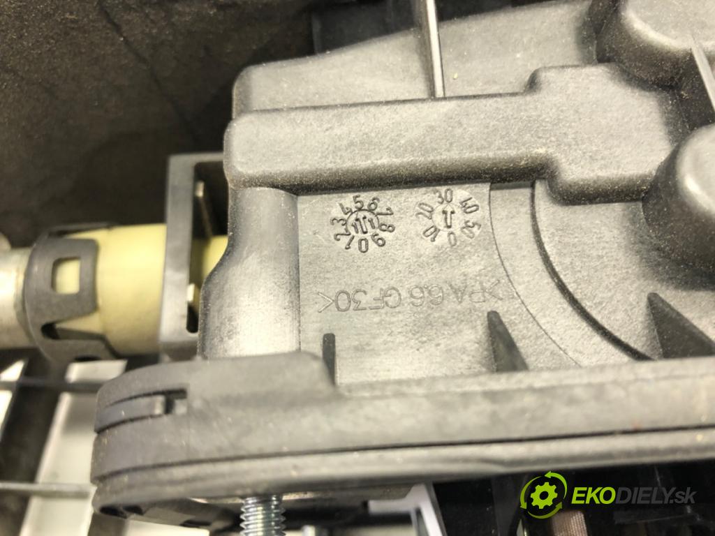 AUDI A5 (8T3) 2007 - 2017    2.0 TDI 130 kW [177 KM] olej napędowy 2011 - 2017  Kulisa 8K1713041T (Rýchlostné páky / kulisy)