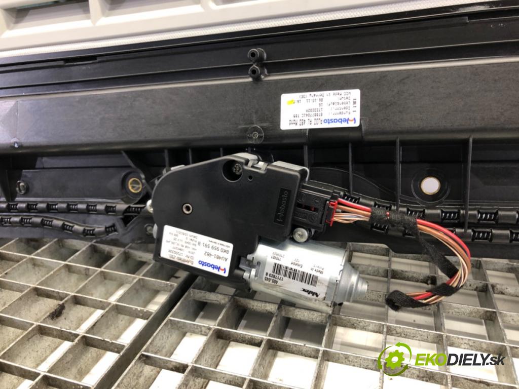 AUDI A5 (8T3) 2007 - 2017    2.0 TDI 130 kW [177 KM] olej napędowy 2011 - 2017  střešní okno 8T8877841C (Okna karoserie)