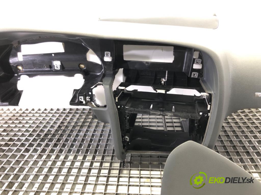 AUDI A5 (8T3) 2007 - 2017    2.0 TDI 130 kW [177 KM] olej napędowy 2011 - 2017  Palubná doska  (Palubné dosky)