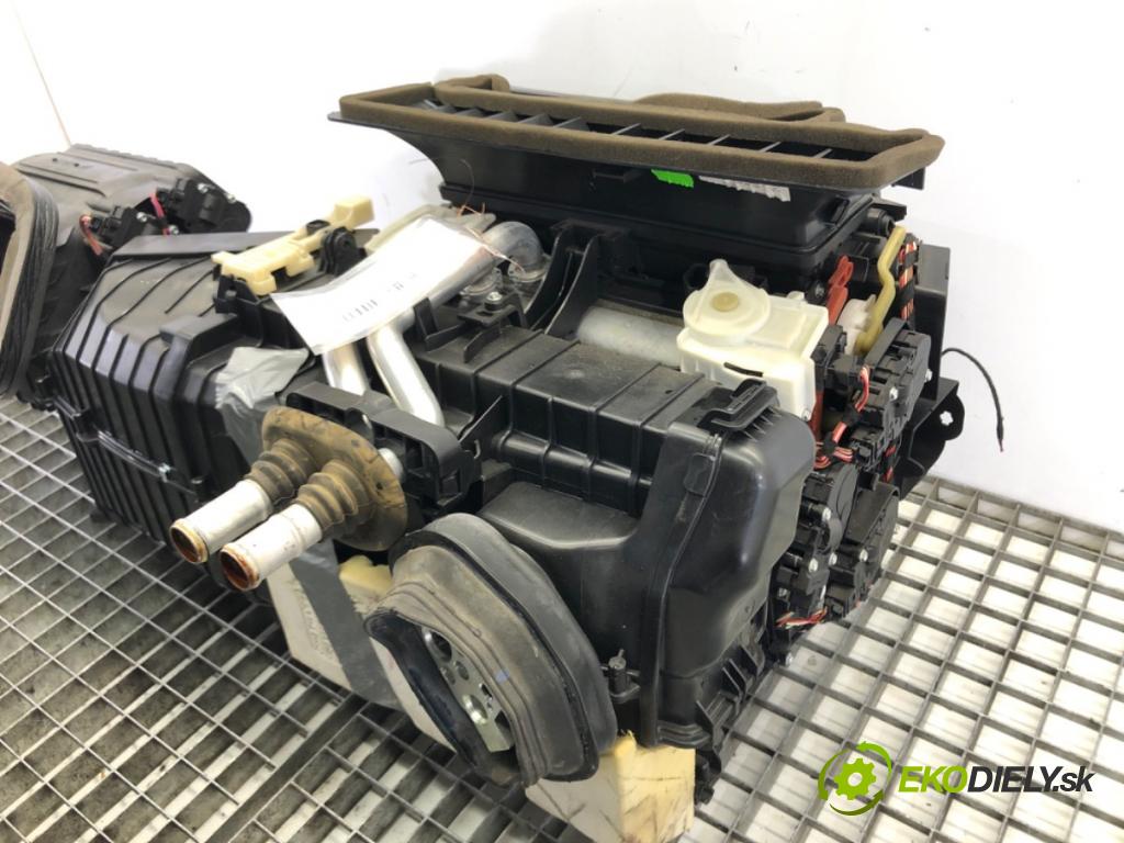 AUDI A5 (8T3) 2007 - 2017    2.0 TDI 130 kW [177 KM] olej napędowy 2011 - 2017  Výhrevné teleso, radiátor kúrenia komplet KOMBAJN 8T1820005G (Radiátory kúrenia)