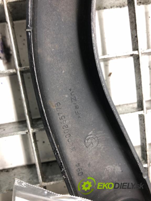 BMW 3 Touring (F31) 2012 - 2019    316 d 85 kW [116 KM] olej napędowy 2012 - 2019  ramena stěrače pravý přední část