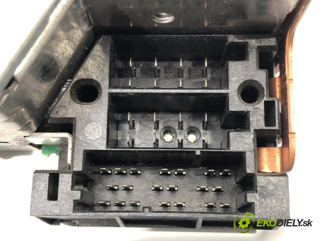 PEUGEOT 307 (3A/C) 2000 - 2012    2.0 HDi 90 66 kW [90 KM] olej napędowy 2000 - 2007  RADIO 96514684XT (Audio zariadenia)