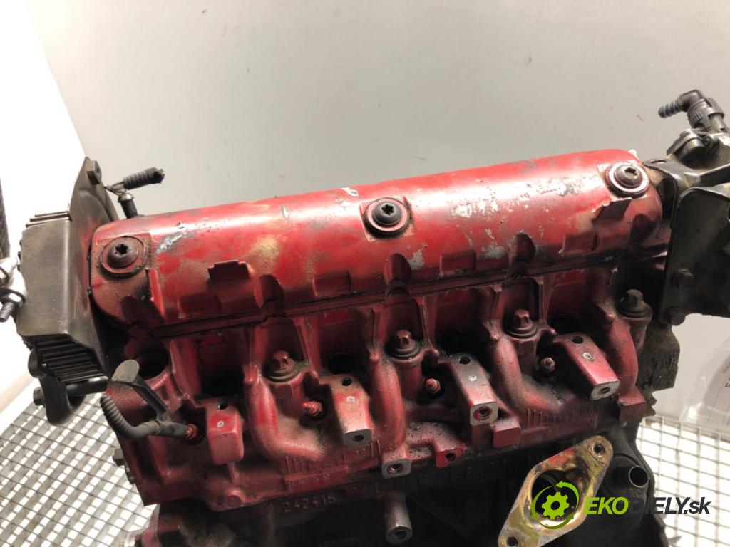 VOLVO V40 Kombi (645) 1995 - 2004    1.9 DI 75 kW [102 KM] olej napędowy 2000 - 2004  Motor F9Q D4192T4 (Motory (kompletné))