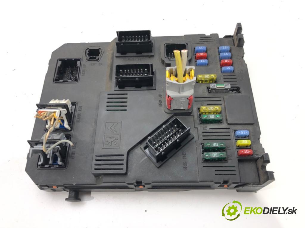 PEUGEOT 407 (6D_) 2004 - 2011    1.8 (6D6FZB) 85 kW [116 KM] benzyna 2004 - 2005  modul BSI 9655221280 (Pojistkové skříňky)